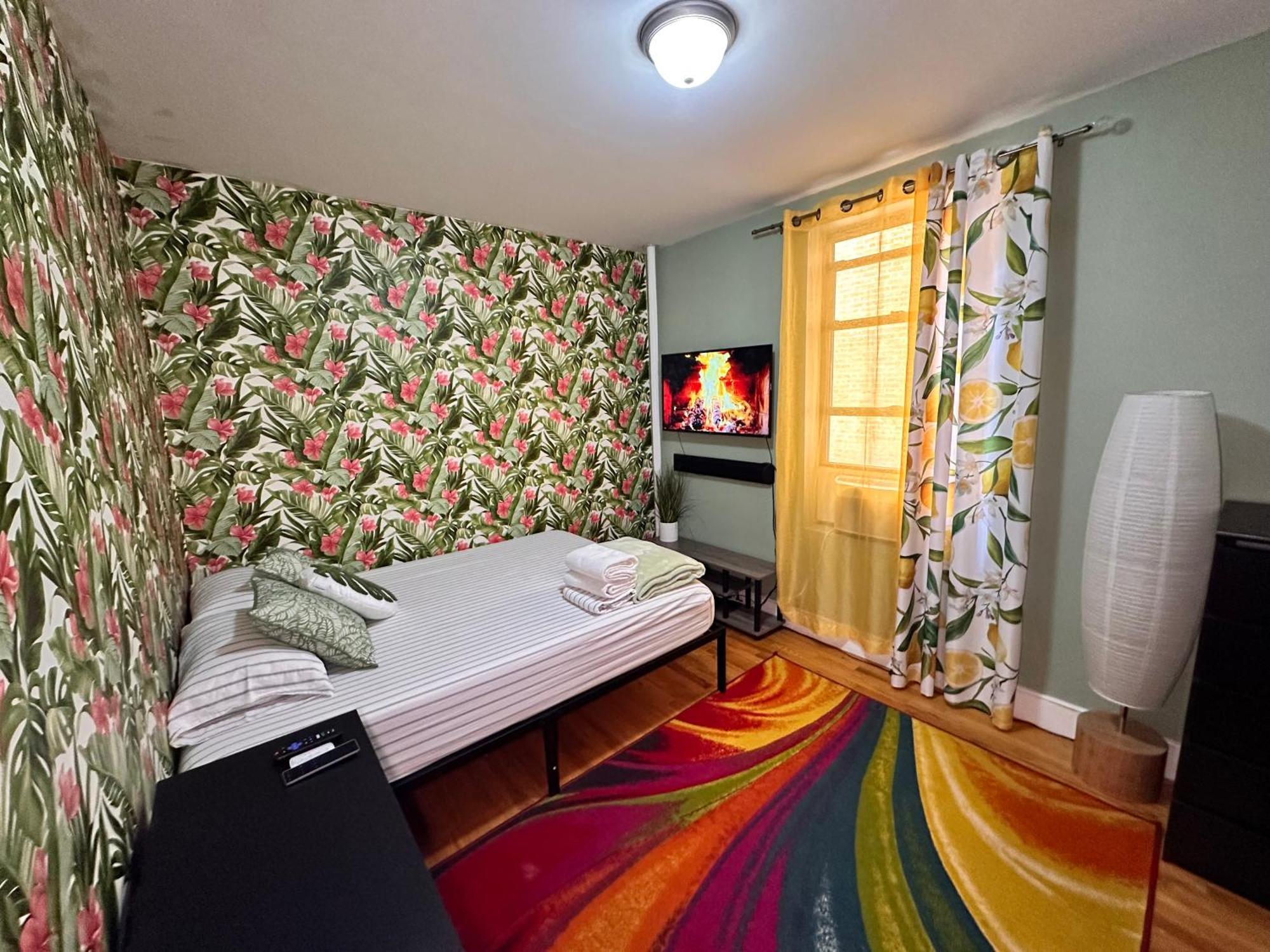 Tropical Comfort Room In Harlem Cozy Stay With Snacks & Style New York Exteriér fotografie